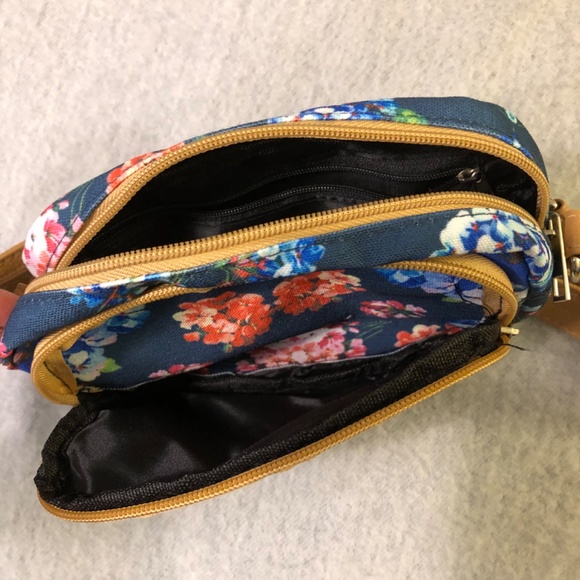 NWOT - Navy Floral Fanny Pack / Shoulder Bag - Picture 13 of 16